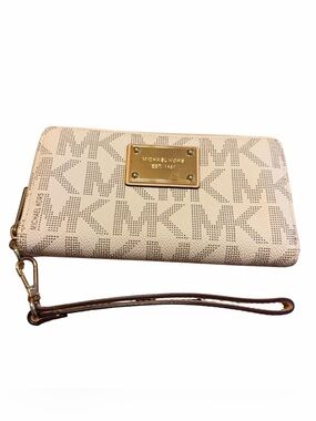 Michael Kors Jet Set Travel Continental Wallet Wristlet in Classic Vanilla Logo